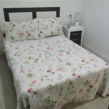 Traviesas Proximo A La Playa Facil Aparcamiento. 8 Huespedes.